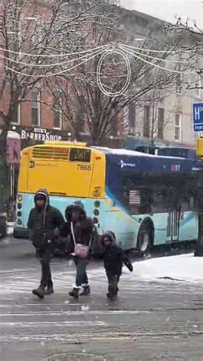 Bus #9506 on NIS and #7668 on L train Shuttle bus #nycta #nyc #bus