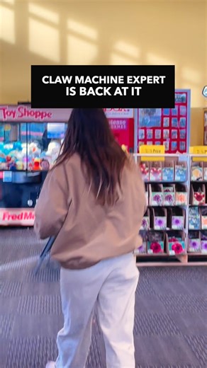 GO OFF QUEEN @tri #fyp #FrunktheBeat #katespadenycabana #TopGunMode #comedy #clawmachine #clawmachinewin #foryoupage