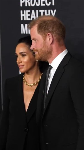 12K views · 789 reactions | The Duke and Duchess of Sussex, Meghan Markle and Prince Harry, attended the Project Healthy Minds 3rd Annual Gala to accept the Humanitarians of the Year Award.  #MeghanMarkle #PrinceHarry #RoyalFamily #ProjectHealthyMinds #RedCarpet | etalk | Facebook