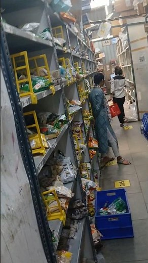 blinkit picker packer job girl bhi kar sakti hai ye job #blinkit #minivlog #vlog #vacancy #fashion