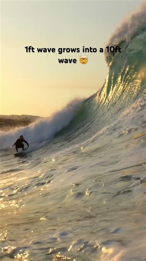 What a crazy wave! This thing grew from 1 ft into 10… #surf #surfing #waves #bigwaves