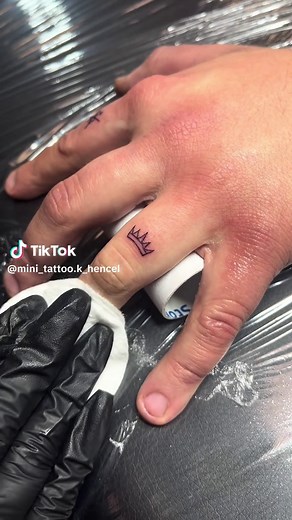 Exploring the Art of Fine Line Tattoos