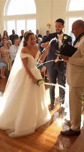 💒 Unforgettable church wedding moment! The bride’s dress turned into a mini fountain at the front 💦 She screamed and tried to keep balance, but kept slipping in the cutest way~ Pure laughter and joy! #WeddingFun #UnexpectedMoment #microdrama #weddingtok #chaos