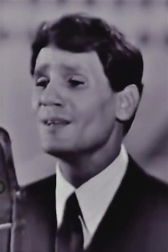 ‏عبدالحليم حافظ_العندليب الاسمر #تحالف_قيم_المدني لايك وفولو🔥