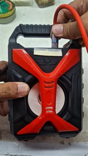 The mini speaker can be charged, but it won’t power on. Further inspection is needed on the power section or battery #MiniSpeaker #SpeakerRepair #AudioService #ElectronicsRepair #TechRepair #ServiceElektronik | evu teknik 2