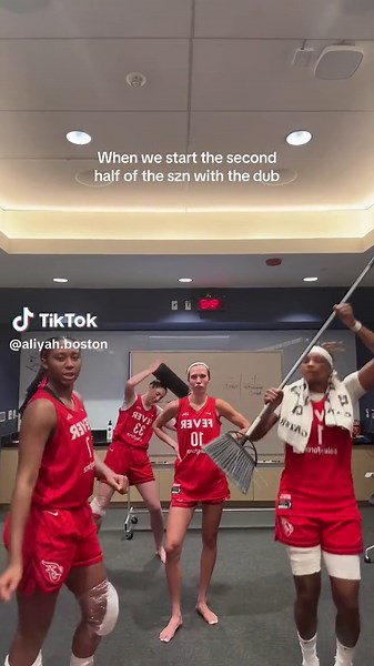 Girls Basketball Dub Highlights ft. Alyah Boston & Katie Lou Samuelson