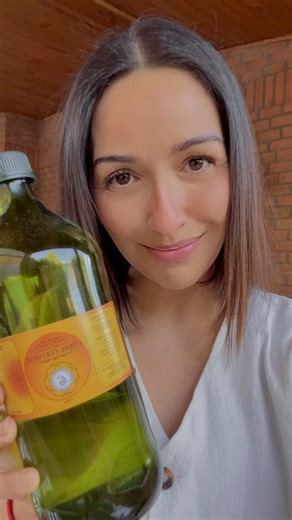 Julia Sandoval on Instagram: "“Mi piel lo sintió. Mi energía también.” Primero fue la plata coloidal, que noté especialmente en mi sistema inmune y esa sensación de bienestar general. Después decidí probar el cobre coloidal, y el cambio a sido notorio: más energía, más firmeza y una respuesta visible en la piel. El cobre de Aguas Nobles es cobre coloidal real: nanopartículas de cobre suspendidas en agua bidestilada, sin sales, sin químicos, sin conservantes. Eso lo hace más biodisponible, más es