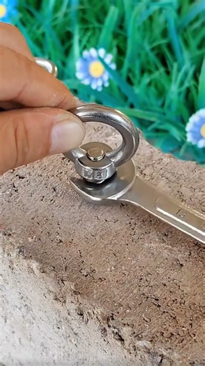 This is how a hook or hanging handle is installed to lift and carry heavy objects safely and easily