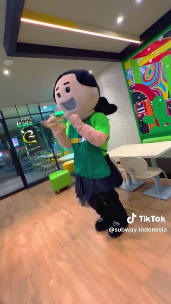 Dance Trend: Subway Worker Grooves to Katseye's Touch | Subway Indonesia