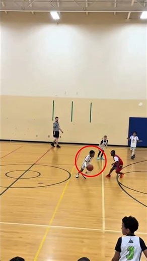 Kid Breaks Defender Ankles With Insane Footwork 😱 Crowd Goes Crazy! #shorts
