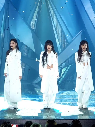 Apink 'Love Me More' Fancam Performance Highlights