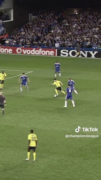 Messi vs Ashley Cole: Champions League Showdown 2009