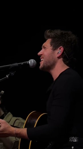NIALL HORAN PERFORMING FLICKER (LIVE) #1d #concert