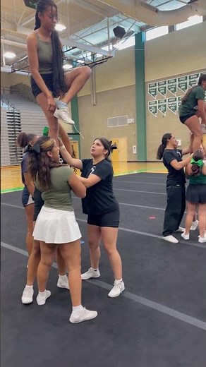 #cheercamp Shoe Tying Drill #stunts #cheer #cheerleading #cheerlife #teambuilding #teambonding #rkc