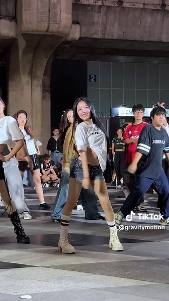 Twilight random dance gravity motion — Mindy_TH