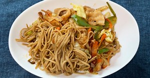 We try cooking yakisoba with real Japanese buckwheat soba【SoraKitchen】