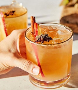 This cocktail features freshly squeezed orange juice, apple cider, honey, and champagne! We're making it w/ all the best GoodCook tools. Feel free to swap out the vodka for your spirit of choice. Cheers! Get the recipe: https://thefeedfeed.com/alexawhatsfordinner/festive-apple-cocktail #feedfeed #ad #cocktail #apple | Feedfeed