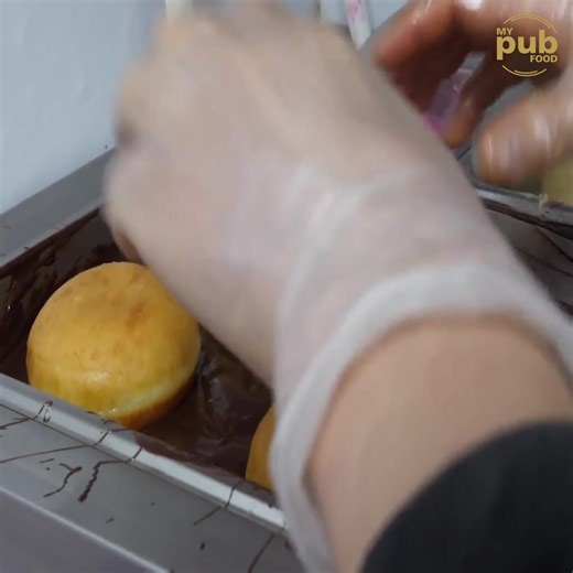 Donuts master with 30 years of experience! Fantastic Original American Donuts | My Pub
