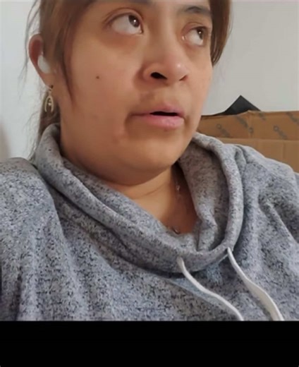 Después de que dijo que se iría tres meses pues vuelve a las tres semanas 🤭. A todos nuestros seguidores ténganos paciencia y espérenos hasta que Anel cumpla 11-12 años para mostrarla 🤣. #evarojas #evyreds #lupitatiktok #aimep3 #davidtovar