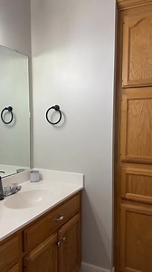 This was the easiest DIY project I've ever done...MirrorMate's assembly instructions were so clear - making this the perfect beginner DIY project. All I needed was a hammer and a single afternoon to drastically elevate this bathroom 🛠️💪 Frame Style: Austin Gunmetal Grey Slim | The Longwood Home