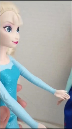 Elsa and Anna Sneezing Ice Powers - Elsa and Anna Dolls Shorts #frozen