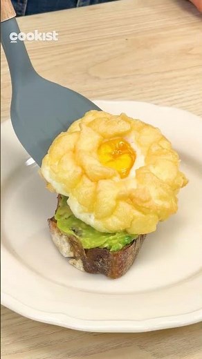 Easy 5-Minute Cloud Egg Toast with Avocado: it is absolutely perfect for a savory weekend breakfast