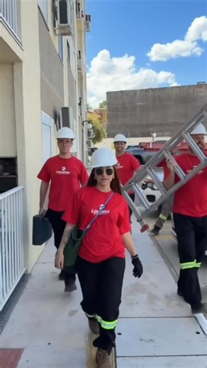 Deisy Oliveira on Instagram: "É bem assim, mas a instalação sempre sai 😅🛜 Com a @localnetinternet temos a missão de conectar tudo mundo🌏 Chama que a gente chega na velocidade da Luz😏😉⚡️ Com a LocalNet você navega com internet de qualidade e ainda aproveita os melhores conteúdos do Globoplay. Mais velocidade, mais diversão e mais entretenimento na sua casa! Tá esperando oque manda a localização que a gente chega rapidinho não faz não faz pede desculpa pra tua irmã #publicidad #internetfibraó