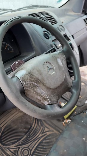 1.8M views · 10K reactions | Petit décrassage vous ce véhicule utilitaire 裂. On va lui redonner sa couleur d’origine  | Bubble auto 81 | Facebook