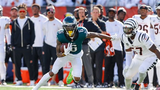 Jalen Hurts goes deep to DeVonta Smith, Eagles lead 24-17