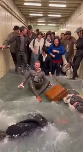 E Deck Corridor Rush Waist Deep Current Escape BTS #MovieMagic #TitanicBTS#Titanic #BTS #BehindTheScenes #MovieSet #Filmmaking #JamesCameron #TitanicMovie | Behind the Scenes