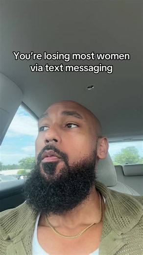 How to Text Like a Man: Stop Losing Women Between Match and Date