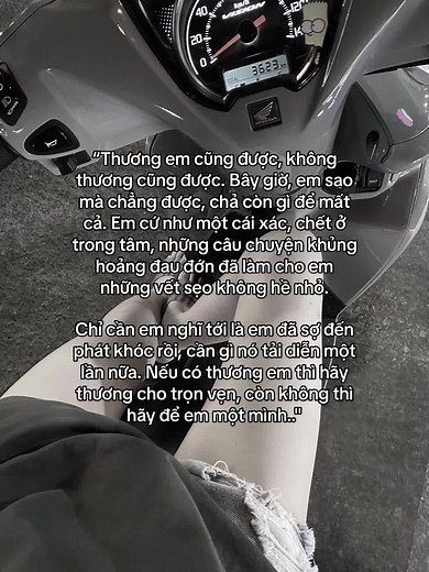 Motorcycle Dashboard Features and Close-up Analysis