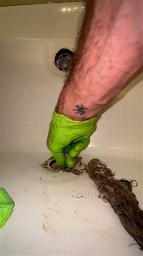 12K views · 61 reactions | Resealing a Tub Waste & Overflow #plumbing #plumber #plumbproud #plumblife #bathroom #bathroomgoals #bathroomcleaning #cleaning #deepcleaning #tub #bathtub #tubdrain #plumbingrepair #diy #howto #asmr #reels #reelsvideo #reelsviral #serviceplumber | Theconservativeplumber | Facebook