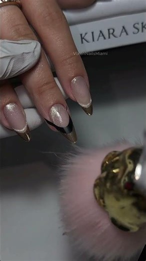 Cateye French Gold chrome tips #frenchnails #chromenails #almondnails #cateyenails #nailsart