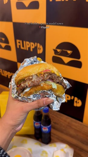 Glimpse Girly on Instagram: "📍Flipped Hidden spot in Model Town Lahore Review: 1) Empanadas (price 660) "10/10" 2) Loaded Fries (Price 830) "9/10" 3) Americano Burger (Price 1260) "10/10" 4) Nashville Chicken (Price 800) "9/10" 5) Crispy Chicken Wrap (Price 860) "9/10" Bank Square Market, Model Town Lahore (@getflippd_) @sizzling_the_foodie"