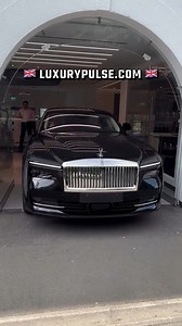 The incredible Rolls-Royce Spectre being driven into the 🇬🇧 showroom: Rolls-Royce Sunningdale at #LuxuryPulse | LuxuryPulse