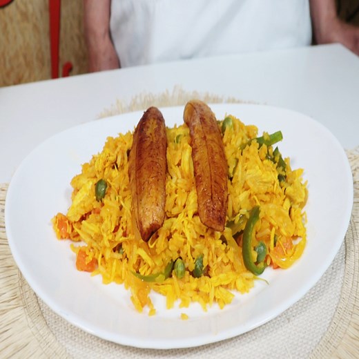 Como preparar un delicioso arroz relleno - PASO A PASO INGREDIENTES: .- 1 PECHUGA DE DE POLLO .- 2 CEBOLLAS ROJAS .- 2 PIMIENTOS VERDES .- 1 LIBRA DE ARROZ .- 2 CUCHARADAS DE ACHIOTE .- 1 CUCHRADA DE MANTEQUILLA .- 1 CUCHARADA DE SAL .- 1 CUCHARADA DE ALIÑO #cocina #cocinatradicional #GastronomiaEcuatoriana | Cocina Casera con Isabel