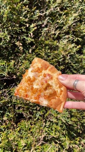 #TimHortons has just released their new flatbread pizzas, and here are our thoughts 🤔🍕 | Daily Hive