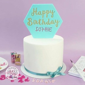 🌟 HOW TO USE SWEETSTAMP® BLANK CANVAS™ TOPPERS🌟 . What did we did before Blank canvas, we are using it here on almost every cake, we can't get enough of them!💯👌 . They are soooo versatile and bring every cake to life, there are 6 shapes available to suit every style of cake 😍🙌 . This video will show you how easy they are to use and what's great is they are reusable, we also sell but packs for better individual pricing 😉😘 . The lettering sets used here are the Vanilla and Sweetsticks sets