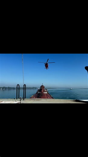 Hoist training today with the USCG on the Detroit River with our M/V Herbert C. Jackson, loaded with sand and headed to Buffalo! 🚢⚓️🖤🧡#greatlakes #greatlakers #USCG #partnerships #training #EmergencyPreparedness 🎥: Ben Feinman | Interlake Steamship Company