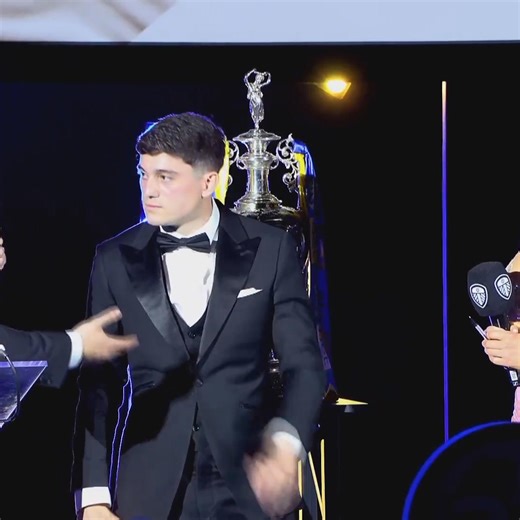 🙏 "Whoever made that song, thanks!" | Leeds United