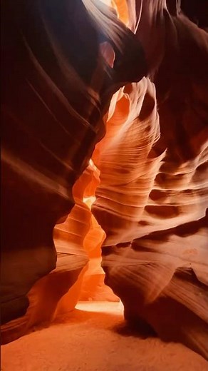 Nature Wars 5 - Lower vs Upper Antelope Canyon