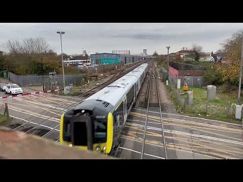 *Idiot and Crossing Fault?* Trains at Southampton Level Crossing 16/12/21