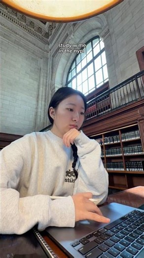 love studying in libraries📚