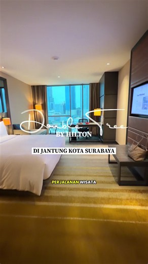 Hotel yang cocok banget untuk wisata dan business trip di kota Surabaya. Lokasi Double Tree By Hilton Surabaya berada di jantung kota, tepat di kawasan wisata jalan Tunjungan. Kalau mau ke Museum Siola tinggal menyeberang. Dari Tunjungan Plaza sekitar 600 meter. Dari stasiun Pasar Turi dan Gubeng juga dekat dari hotel ini. #hotelsurabayapusat #hotelsurabaya #doubletreehotel #nexentertainment #nexdoubletreebyhiltonsurabaya