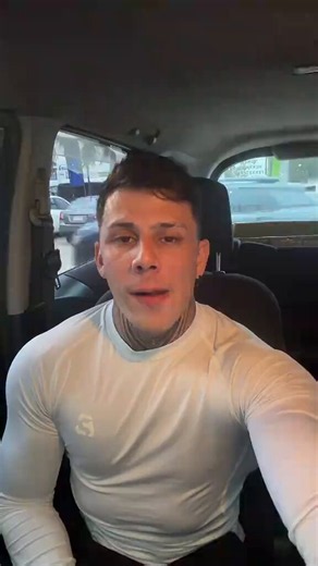 Me doy cuenta que Twitter es la única red social con gente mas o menos normal que queda en el país, en Facebook están los lekas tavy, en ig las trolas y en tiktok están los analfabetos valles que no terminaron el colegio y le hacen famoso a estos personajes