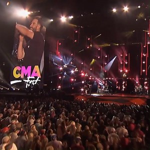 It was too ‘Hard to Forget’ Sam Hunt’s #CMAfest 2017 performance…so we’re bringing it back to your screens on Monday at 8|7c during "Best of #CMAfest" on ABC! 😉🎤 CMAfest.com | CMA Country Music Association