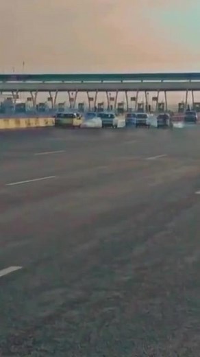 Dynamic Highway Drive: Cars and Trucks in Action