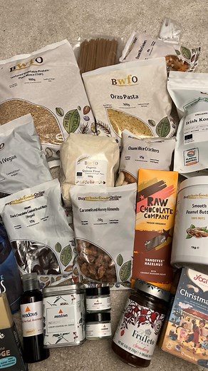 Christmas haul unboxing from lovely Reena @the.vegandietitian 💚💚💚 #bwfo #buywholefoodsonline #buywholefoods #wholefoods #unboxing #healthyfood #healthychristmas #thevegandietitian | Buywholefoodsonline