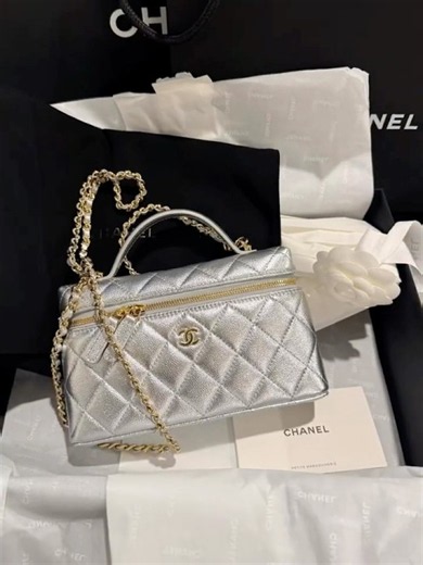 CHANEL Silver Vanity Bag ✨ A closer look at this metallic beauty. #Chanel #ChanelBag #